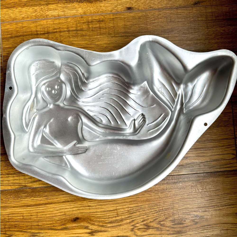 Merry Mermaid Cake Pan vintage 1993 Wilton